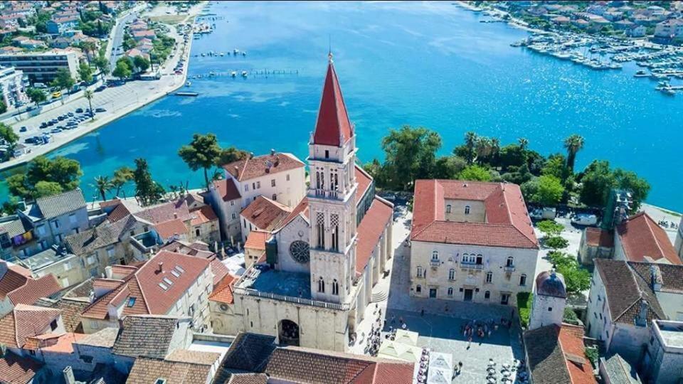 Julia Trogir